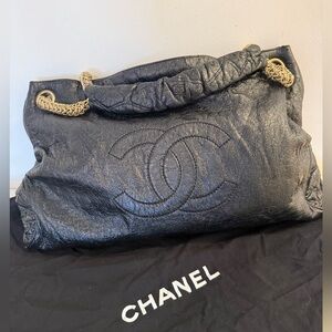 Authentic Chanel Black Patent
Logo Tote Magnet Closure